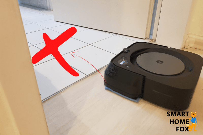 iRobot Braava jet m6 überfährt eine Türschwelle